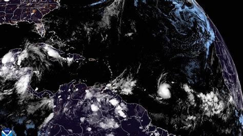 noaa hurricane center atlantic satellite